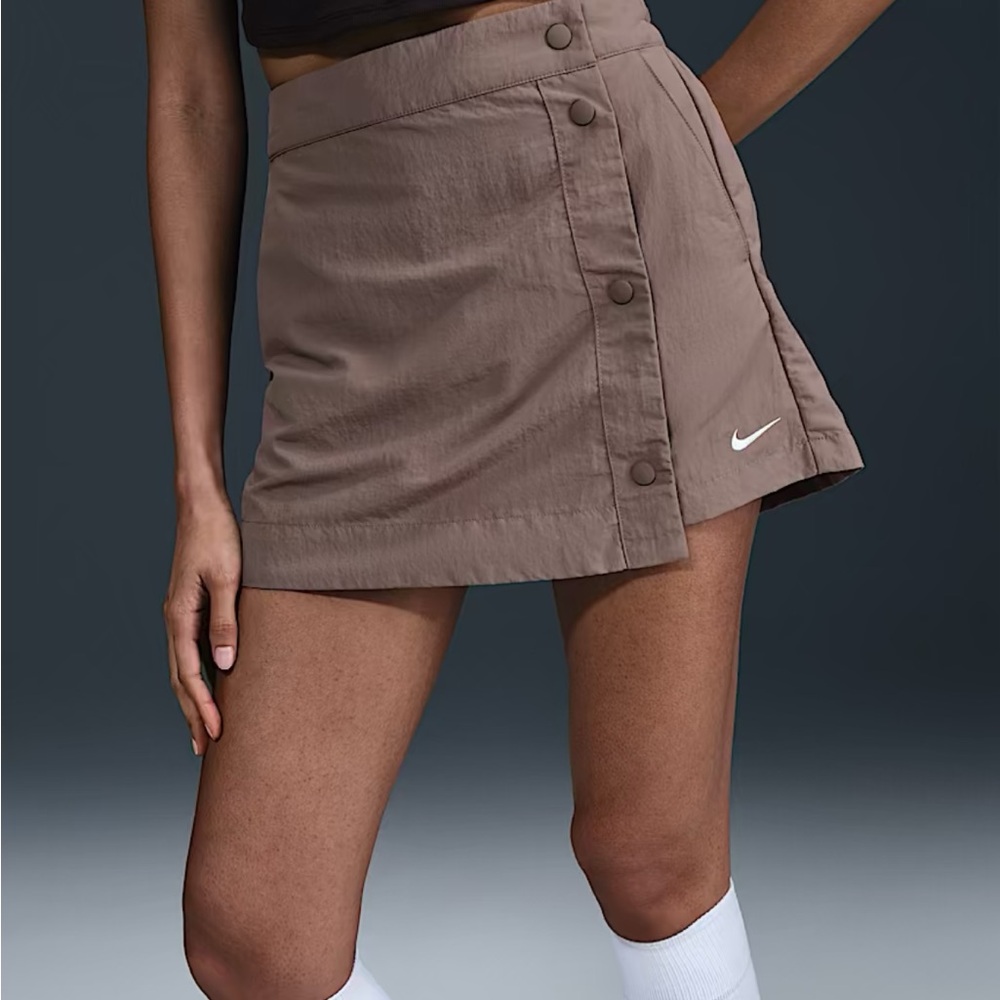 Nike women’s woven skort